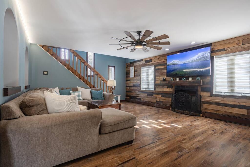 Pocono Retreat Movies Games Spacious