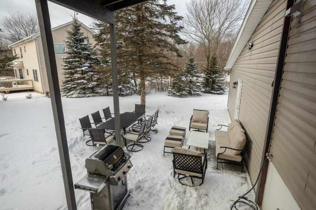 Pocono Retreat Movies Games Spacious Long Pond